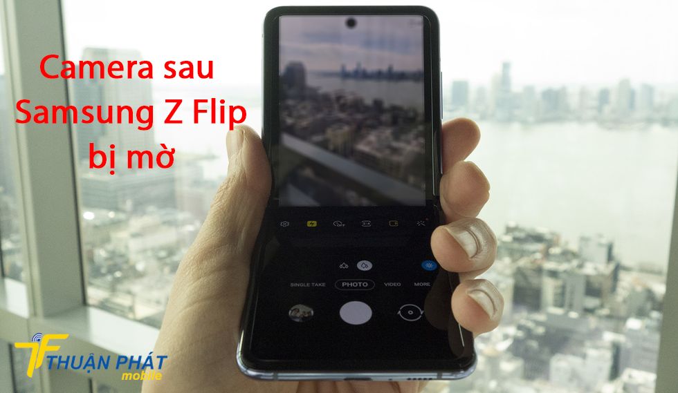 Camera sau Samsung Z Flip bị mờ