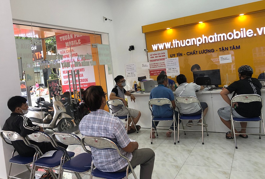 Hình ảnh khách hàng chi nhánh 3 Thuận Phát Mobile