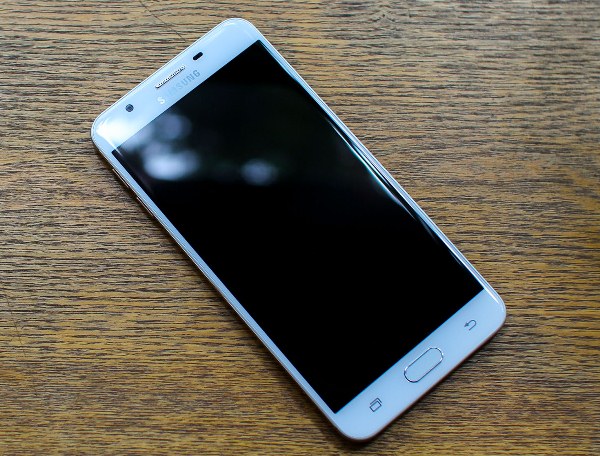 Màn hình Samsung J7 bị đen phải làm sao