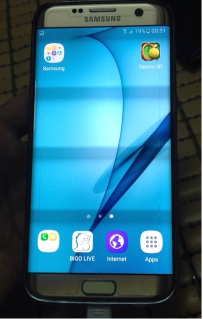 Samsung S7 Edge sọc màn hình và cách khắc phục