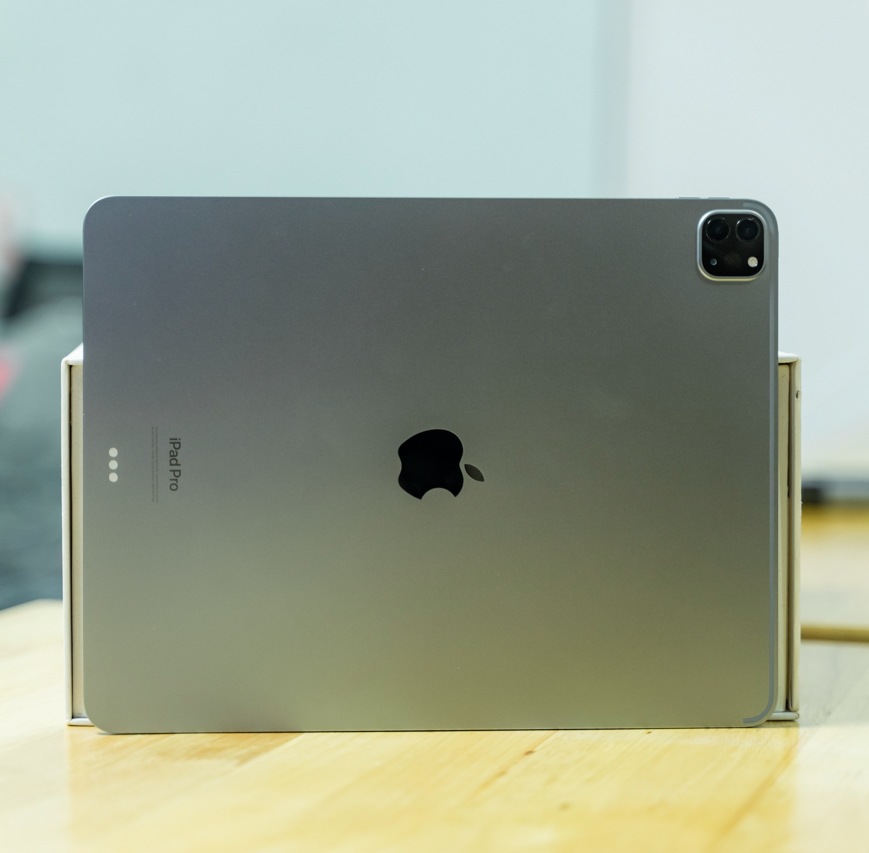 iPad Pro M2 12.9 inch mất nguồn