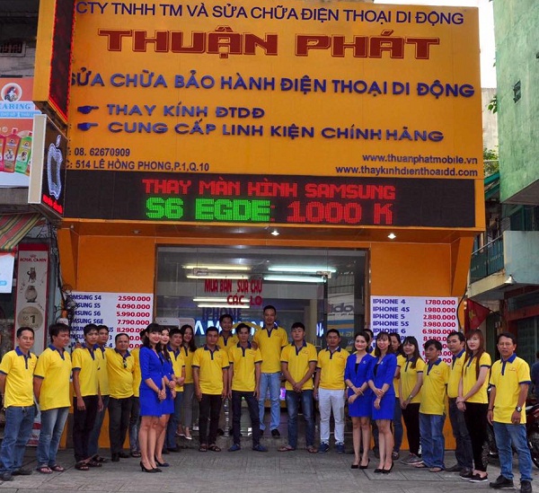 Đội ngũ nhân viên và thiết bị chuyên nghiệp của Thuận Phát Mobile