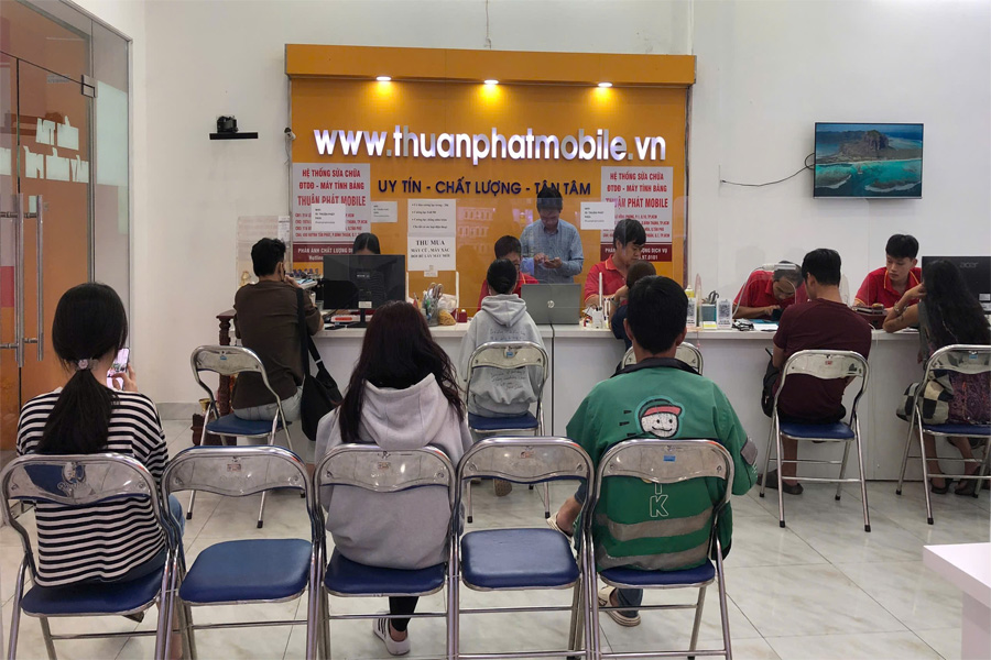 Khách hàng tại Thuận Phát Mobile 28 Khách hàng tại Thuận Phát Mobile 28