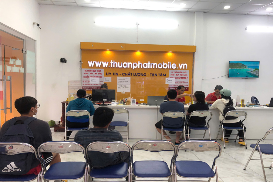 Khách hàng tin tưởng đến Thuận Phát Mobile để sửa máy