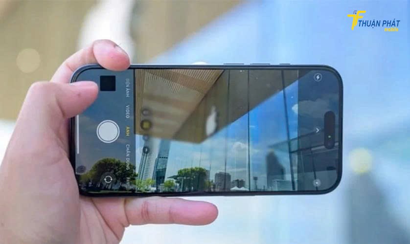 Camera iPhone 15 Plus chụp bị mờ