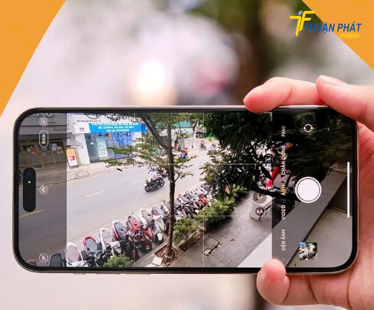 Camera iPhone 15 Pro Max bị mờ khi chụp ảnh