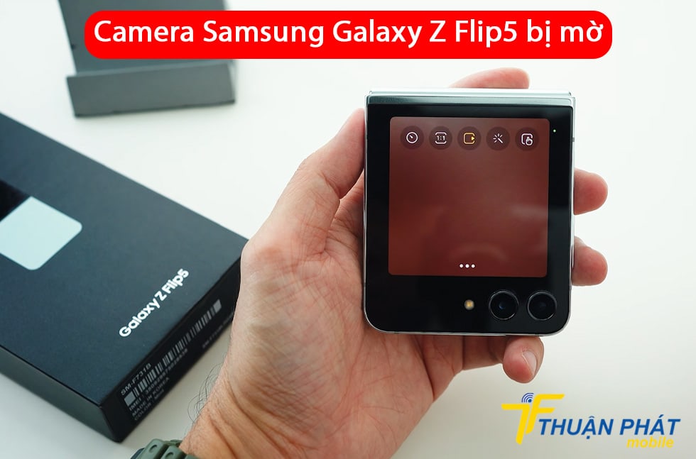 Camera Samsung Galaxy Z Flip5 bị mờ