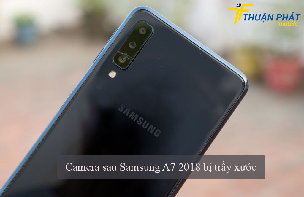 Camera sau Samsung A7 2018 bị trầy xước