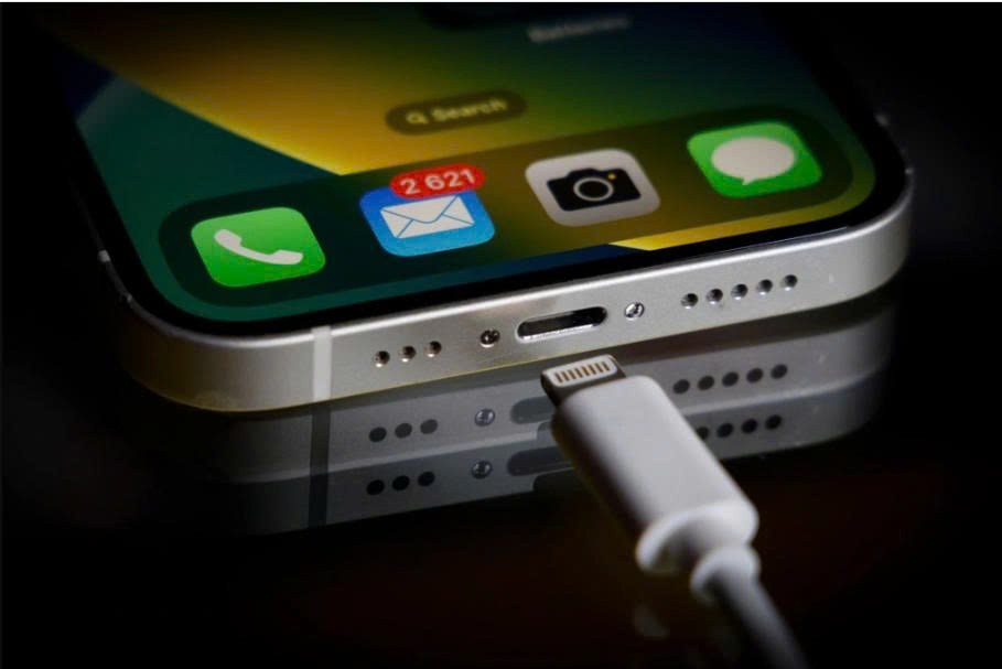 Thay chân sạc iPhone 17 Pro