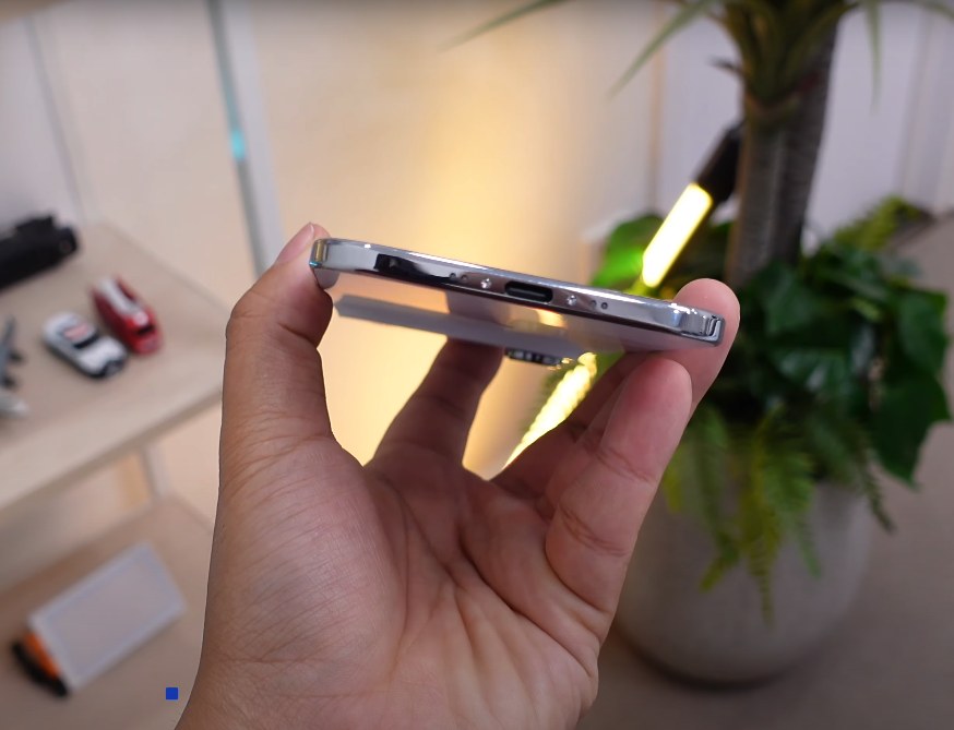Thay chân sạc iPhone Air