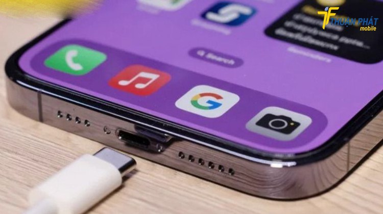 Cổng sạc iPhone 15 Pro bị lỏng