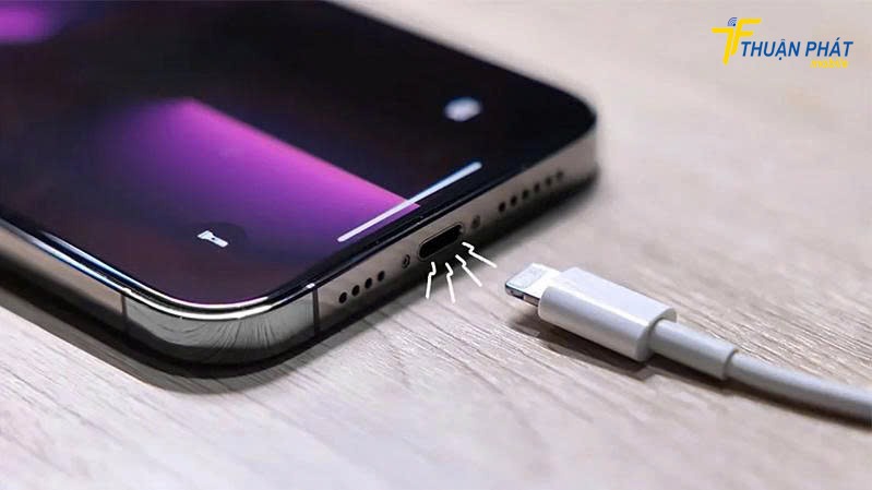 Cổng sạc iPhone 15 Pro Max bị lỏng Cổng sạc iPhone 15 Pro Max bị lỏng