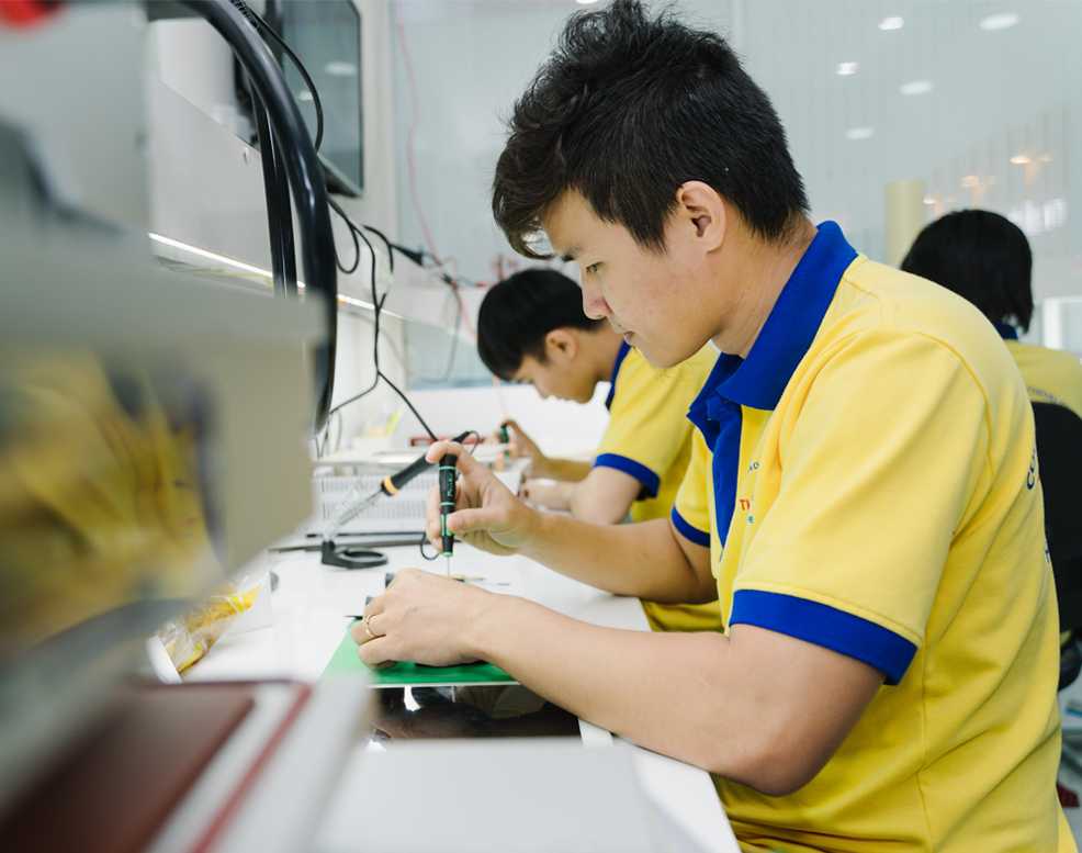 Đội ngũ kỹ thuật viên có tay nghề cao tại Thuận Phát Mobile