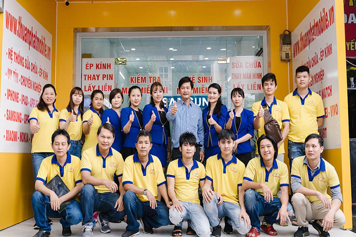 Đội ngũ nhân viên chuyên nghiệp của Thuận Phát Mobile