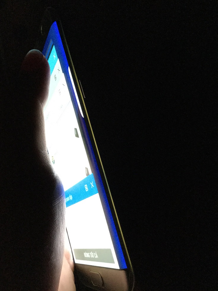 Màn hình Samsung S7 Edge bị hở sáng