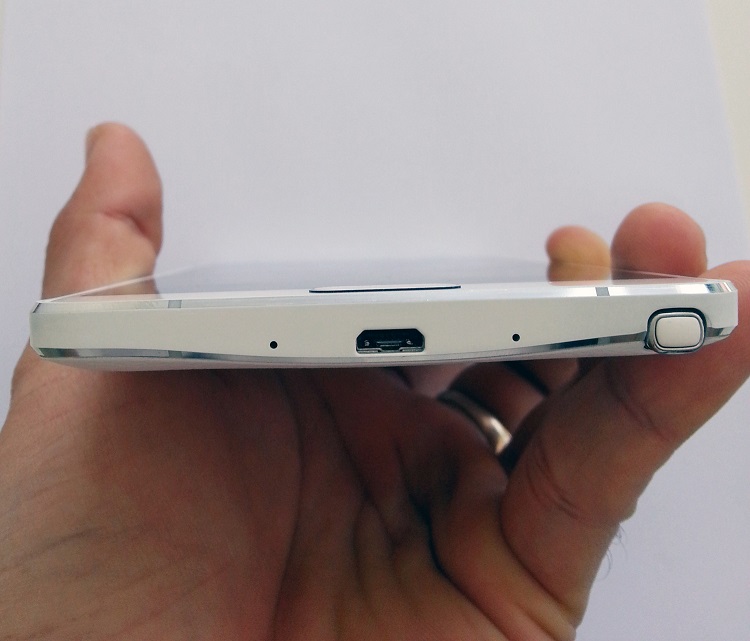Khắc phục Samsung Note 4 không sạc được pin