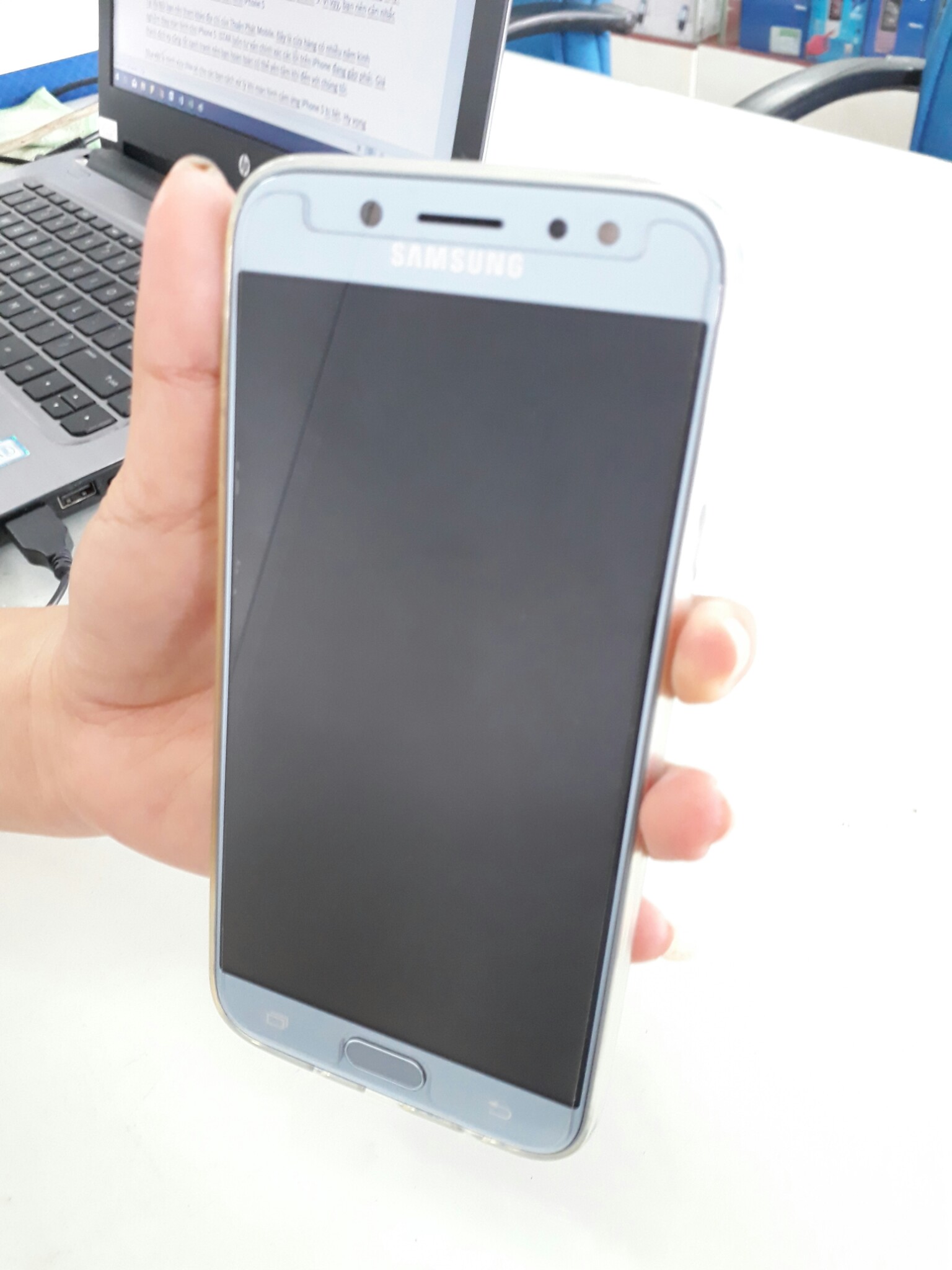 Khắc phục Samsung J7 không lên màn hình Nguyên nhân Samsung J7 không lên màn hình