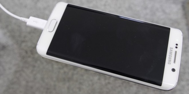 Samsung S6 Edge không nhận sạc vào điện thoại