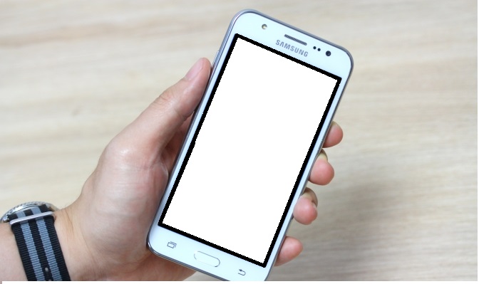 Nguyên nhân Samsung J5 trắng màn hình