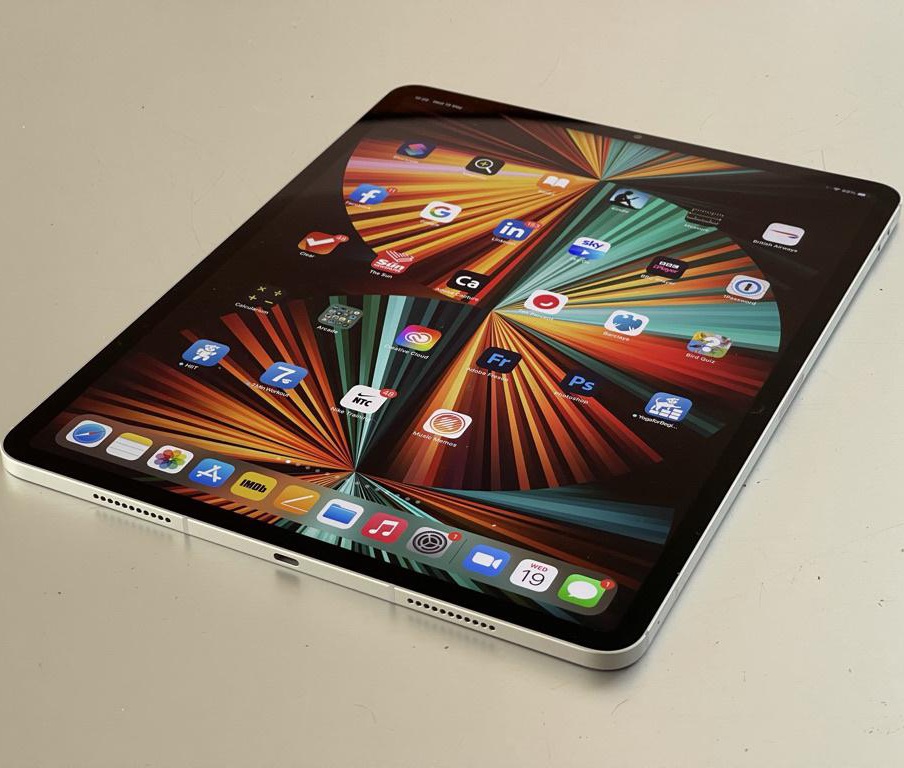 iPad Pro M2 12.9 inch bị vô nước