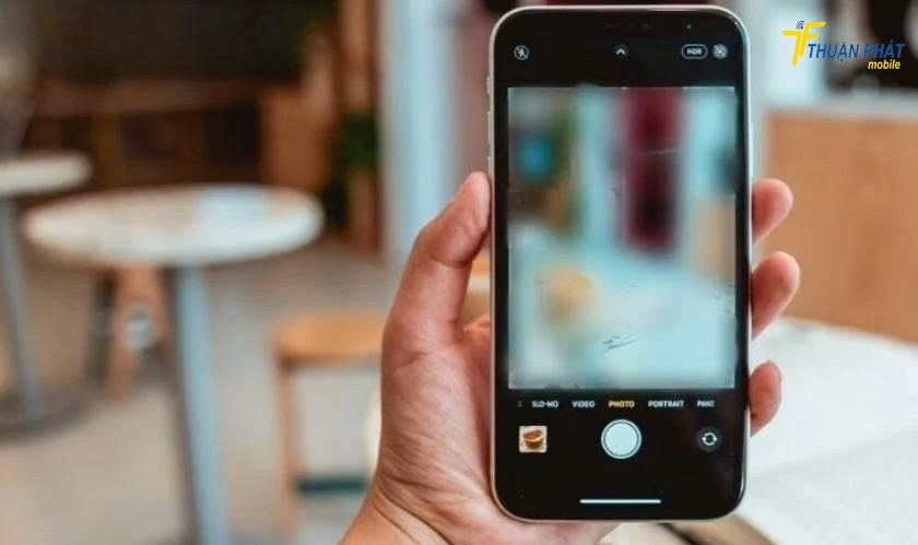 iPhone 15 Plus bị rung camera