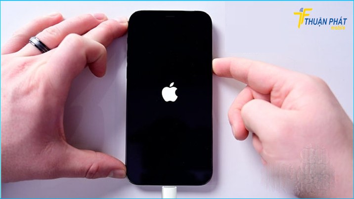 iPhone 15 Pro bị treo táo