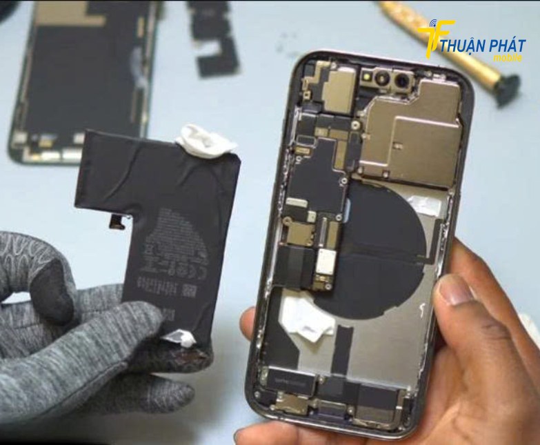 iPhone 15 Pro bị lỗi pin