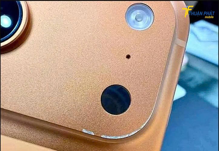iPhone 17 Pro bị trầy viền