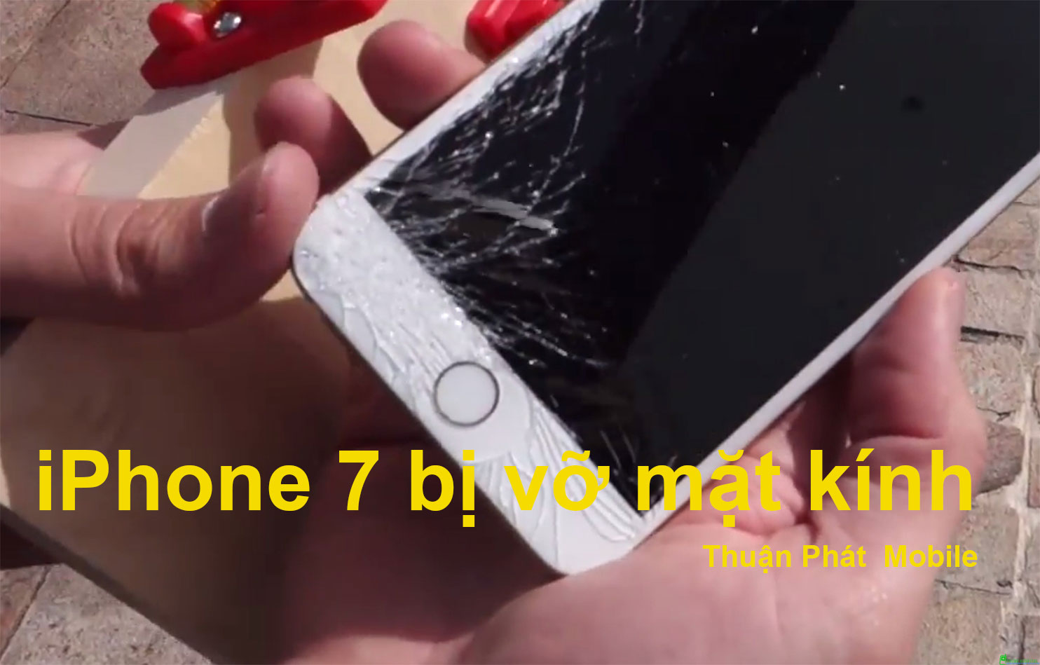 iPhone bị vỡ mặt kính