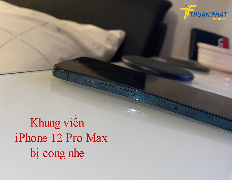 Khung viền iPhone 12 Pro Max bị cong nhẹ