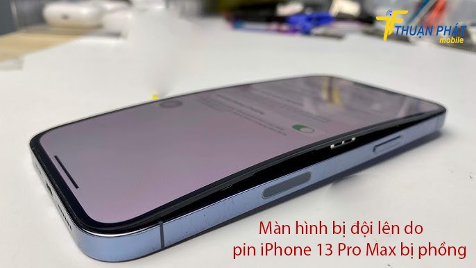 Màn hình bị đội lên do pin iPhone 13 Pro Max bị phồng Màn hình bị đội lên do pin iPhone 13 Pro Max bị phồng