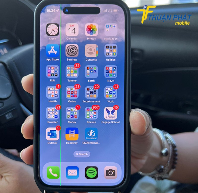 Màn hình iPhone 14 Pro bị sọc xanh