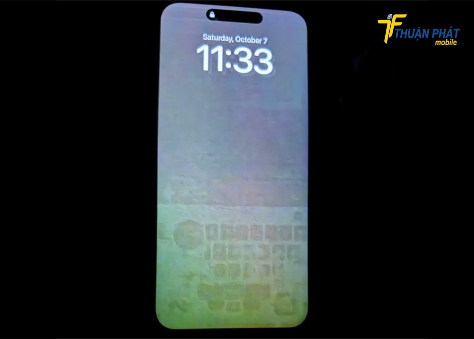 Màn hình iPhone 15 Pro bị ám màu