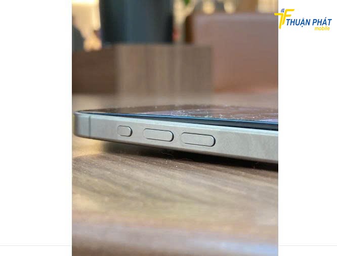 Pin iPhone 15 Pro bị phồng 