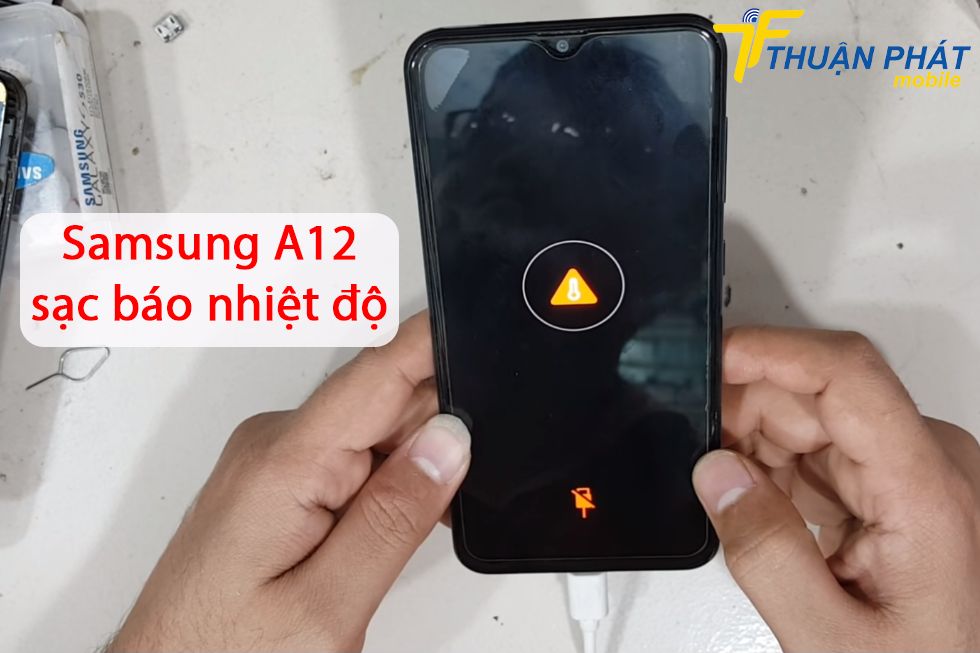Samsung A12 sạc báo nhiệt độ