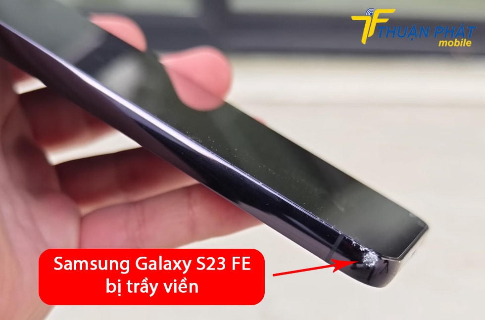 Samsung Galaxy S23 FE bị trầy viền