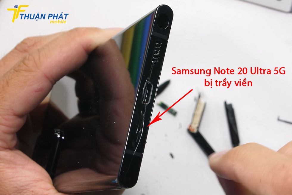 Samsung Note 20 Ultra 5G bị trầy viền