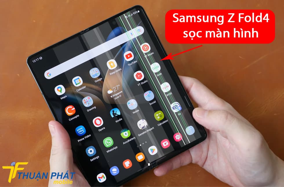 Samsung Z Fold4 sọc màn hình