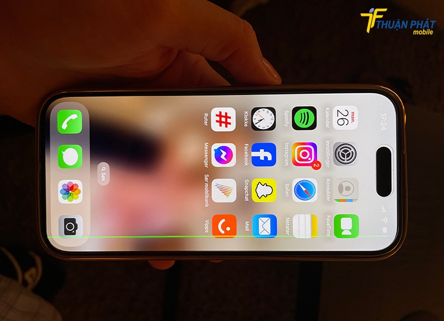 Sọc màn hình iPhone 15 Plus