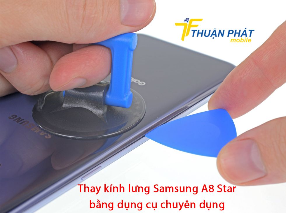 Thay kính lưng Samsung A8 Star bằng dụng cụ chuyên dụng