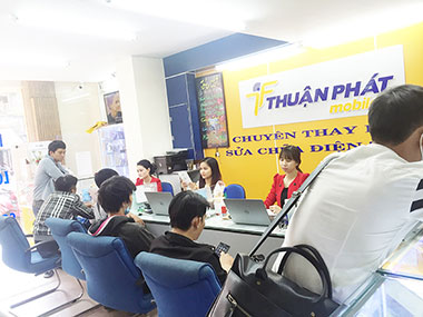 khách hàng thay màn hình iphone Thuận Phát khách hàng thay màn hình iphone Thuận Phát