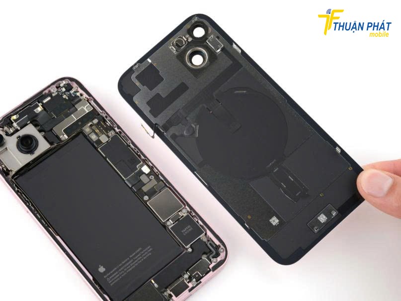 Thay pin iPhone 15 Plus bị lỗi