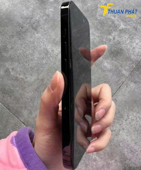 Thay pin iPhone 15 Pro Max bị phồng