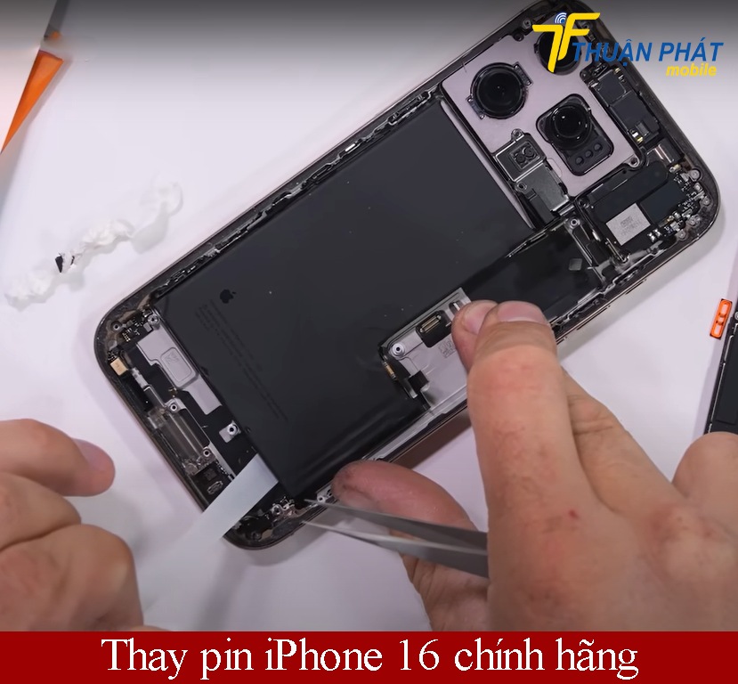 Thay pin iPhone 16 chính hãng