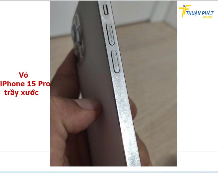 Vỏ iPhone 15 Pro bị trầy xước