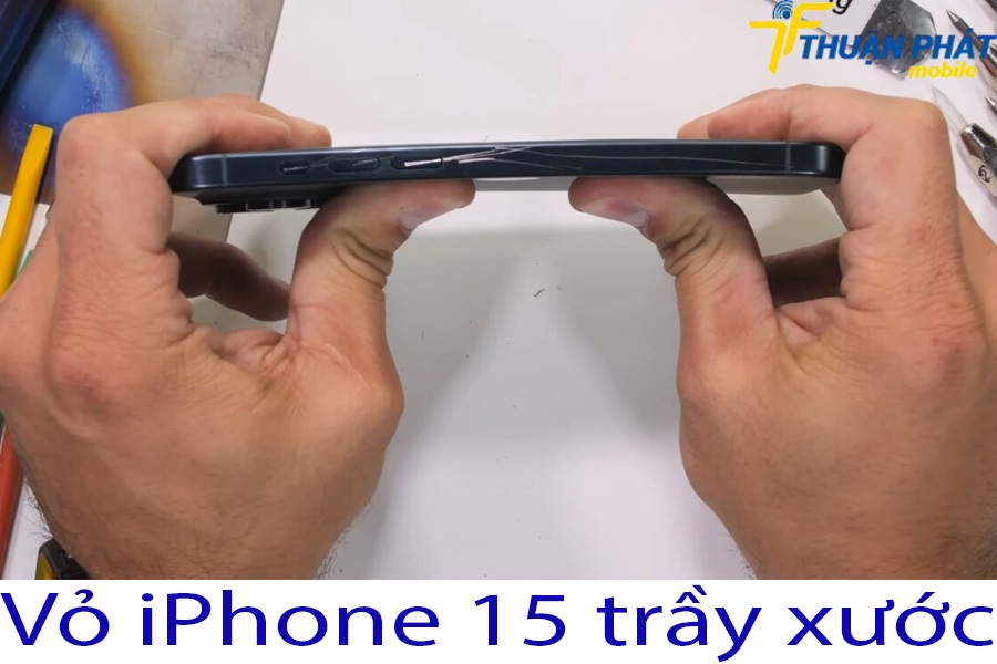 Vỏ iPhone 15 trầy xước Vỏ iPhone 15 trầy xước